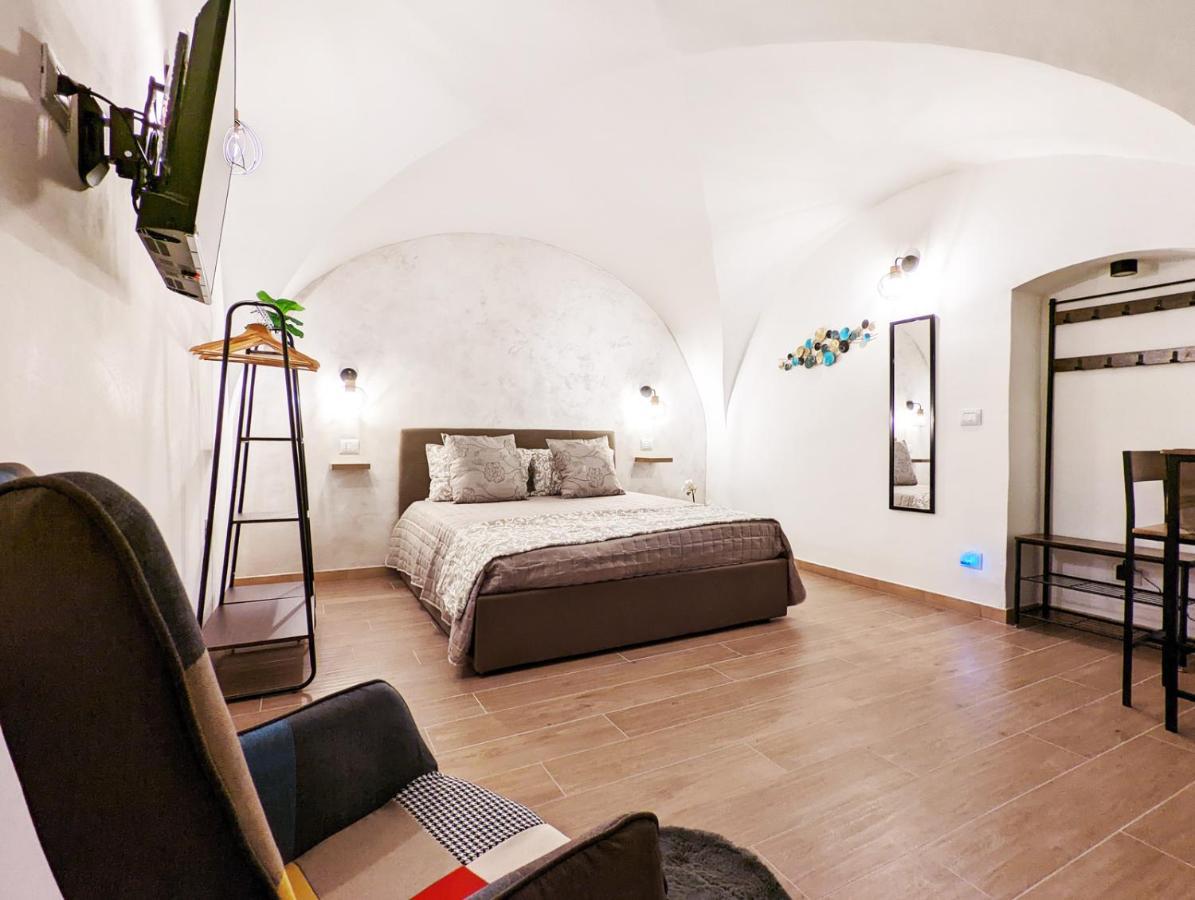 Dama Suite Love & Private Jacuzzi Bari Exteriör bild